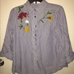 Women’s long/quarter sleeve button down blouse